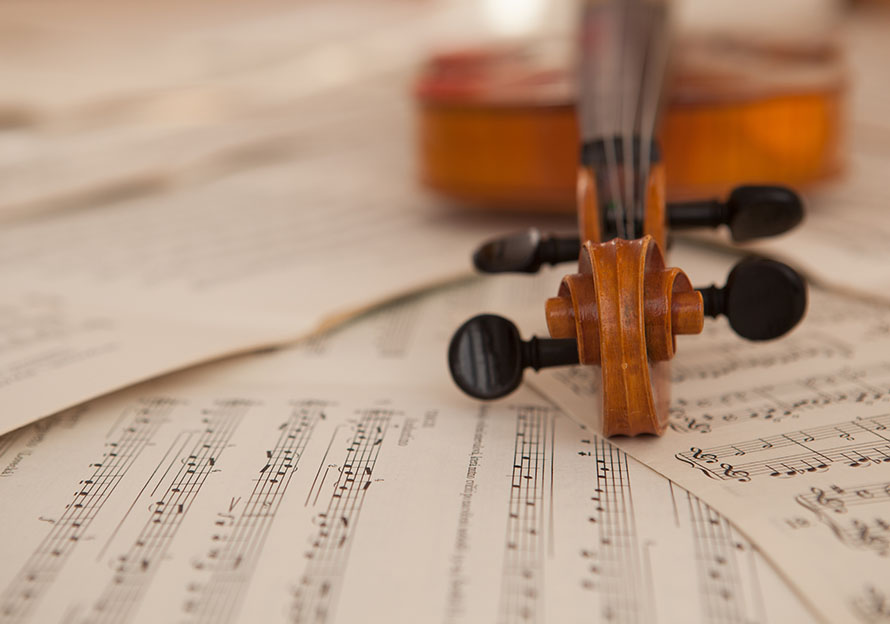 Geige mit Noten - Instrumentenversicherung